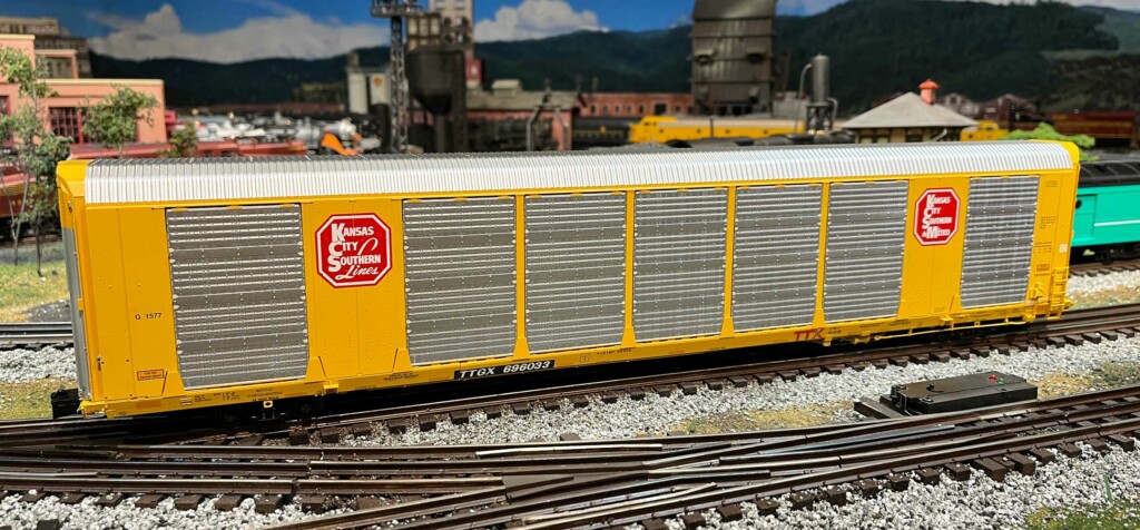Atlas O Multi-Max autorack in Kansas City Southern paint