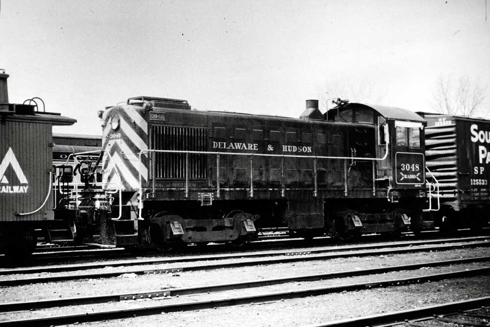 Diesel Delaware & Hudson locomotive in profile
