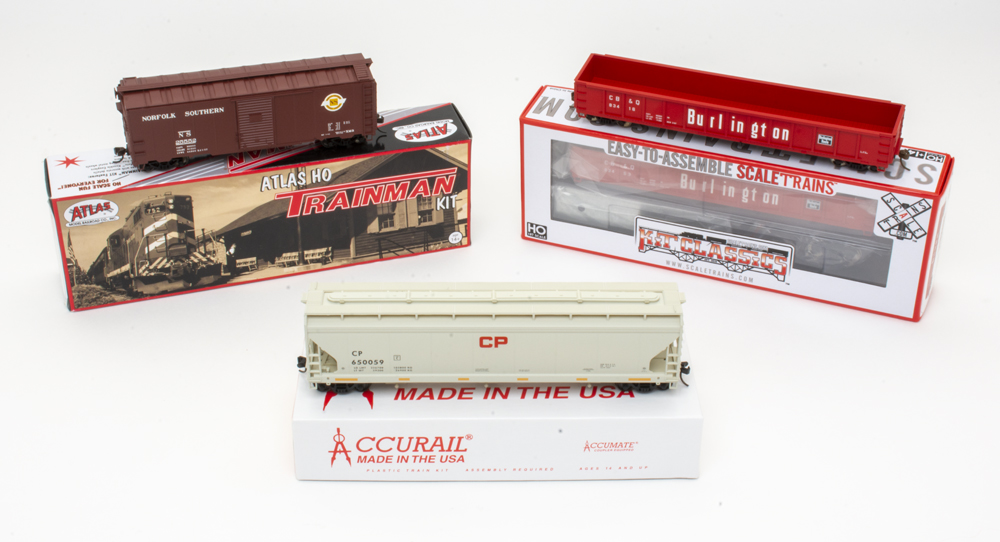 Sold at Auction: Life Like HO scale trains in boxes