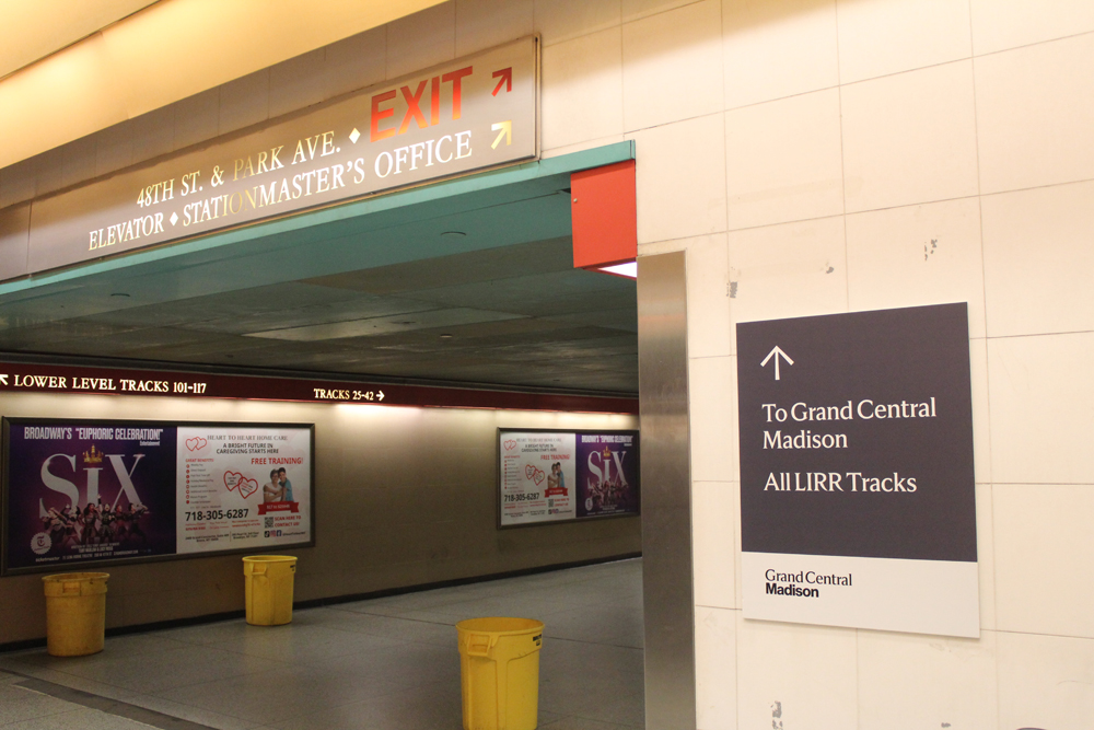 Sign pointing to "all LIRR tracks"