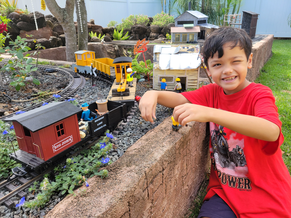 Playmobil and kids in the garden railway - Trains