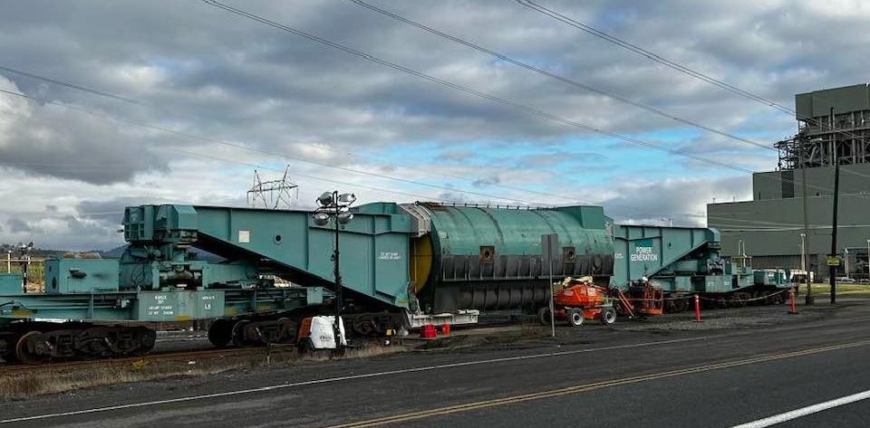 Special heavy-duty freight car, a Schnabel car, awaits a load