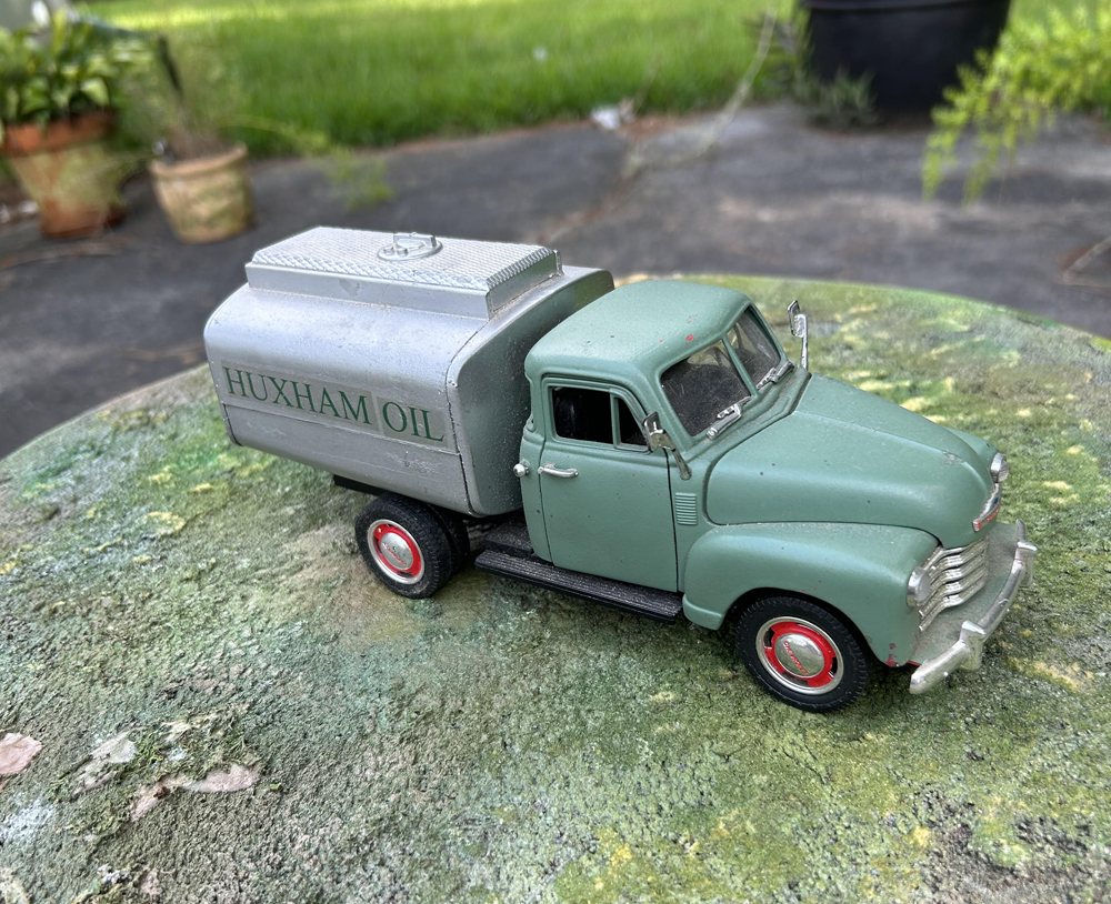 gray and green model of an oil truck