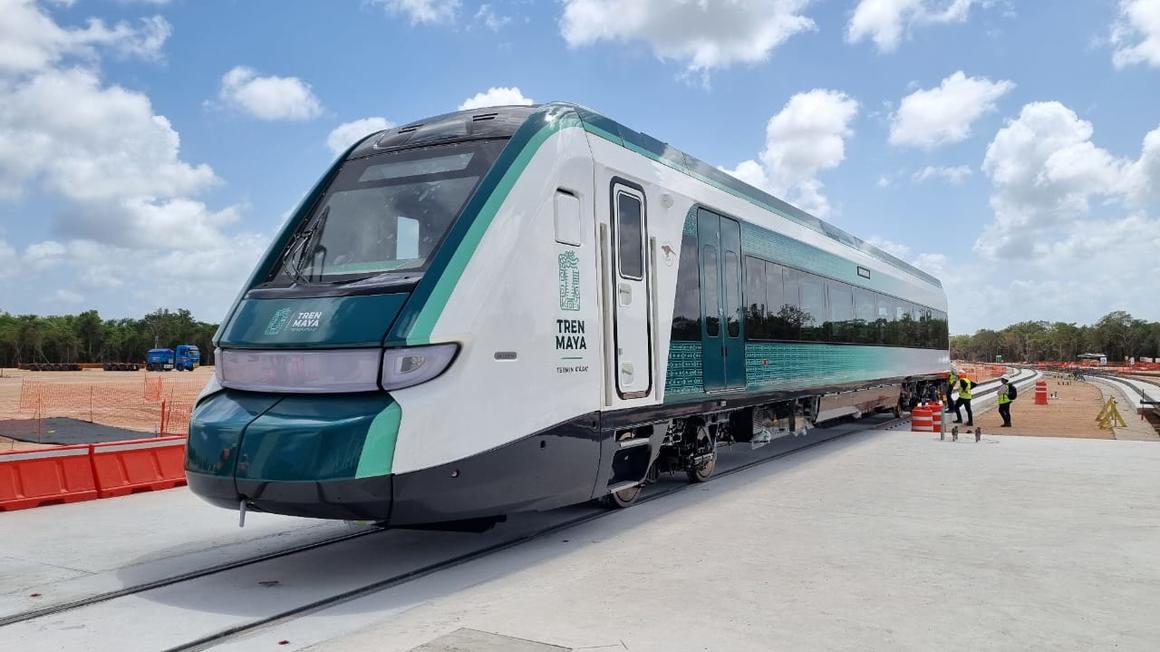 Cab car for diesel multiple unit trainset with blue, green, and white paint scheme