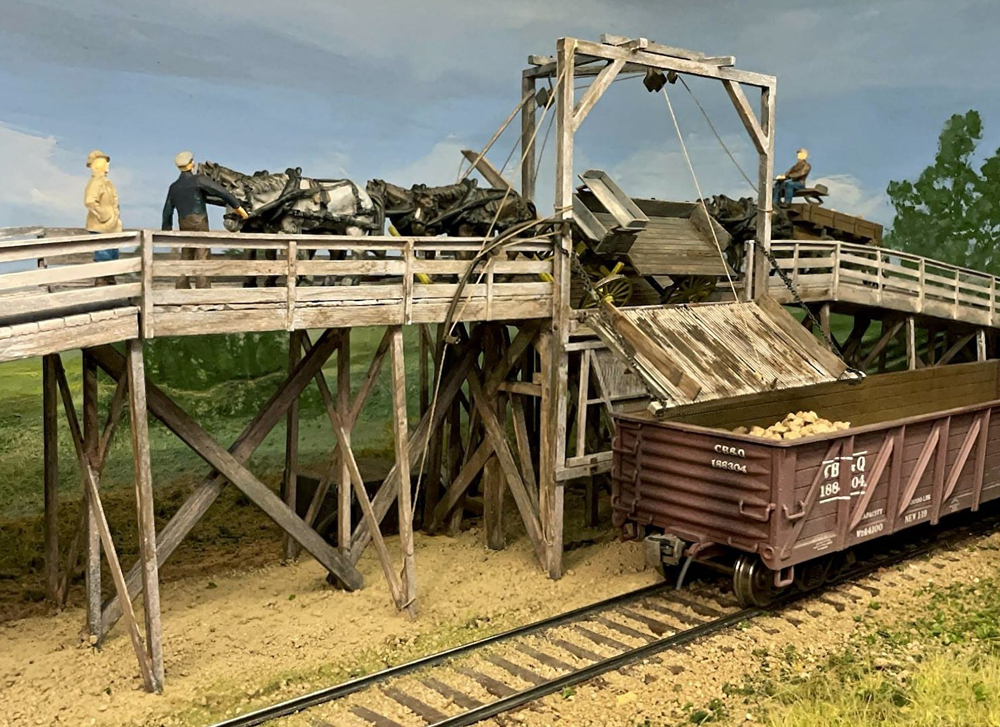 Photo HO scale scene with wood ramp, wagon, horses, and gondola.