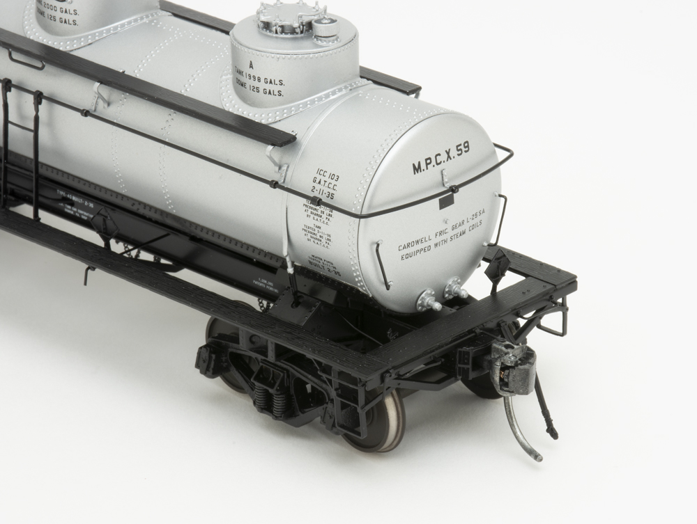 Photo showing A end of O scale tank car painted silver and black.