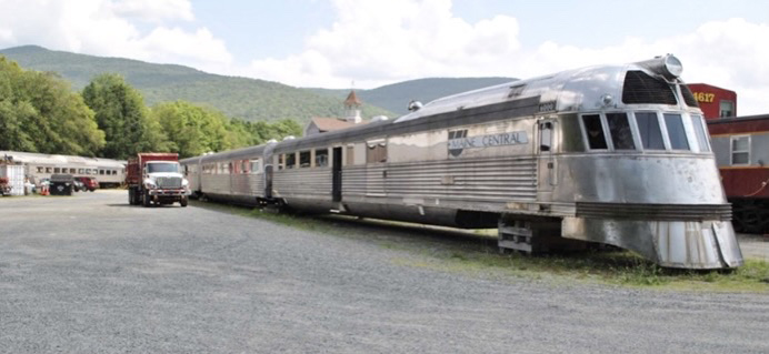 Three-car stainless steel streamlined passenger train