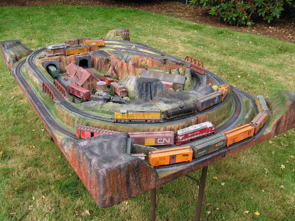 Portable train table online