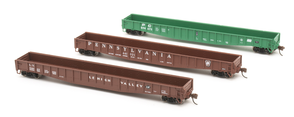 Color photo of three N scale freight cars in brown and Deepwater Green paint. 