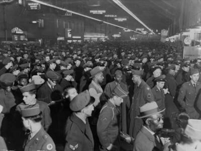 Thousands of people moving through a train station. Five mind-blowing facts about Christmas and trains