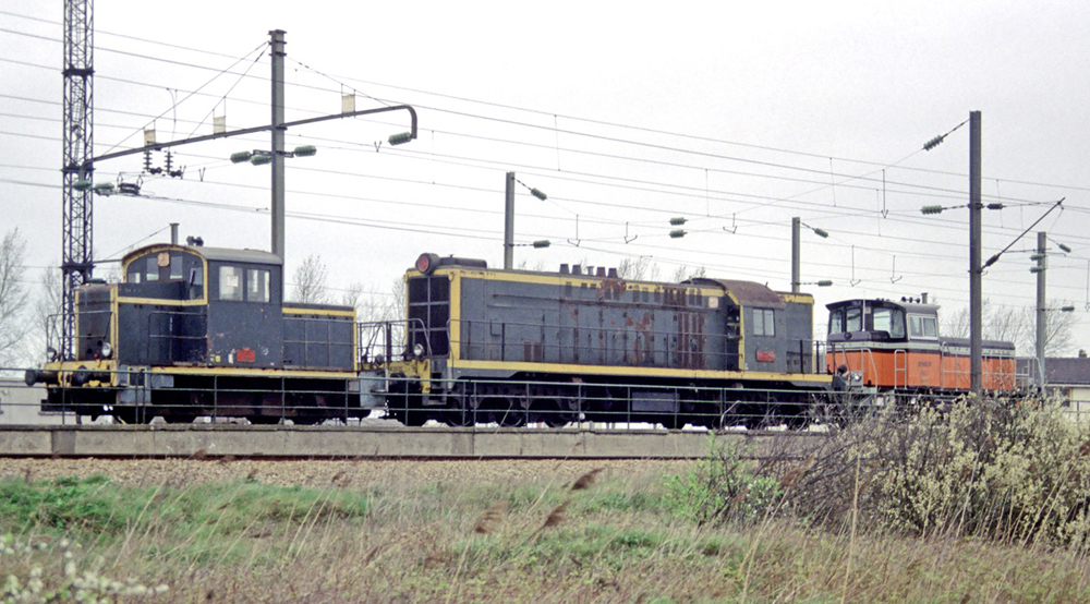 Large diesel switcher with two small units