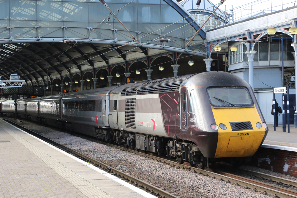 HST trainset at station