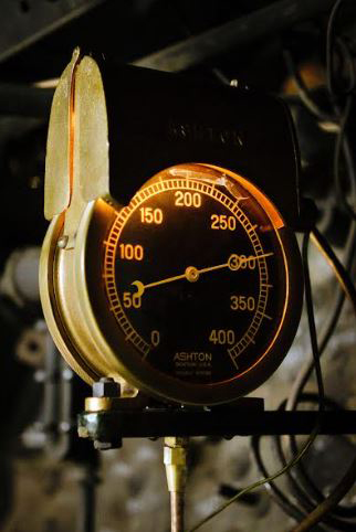 Pressure gauge showing 300 PSI