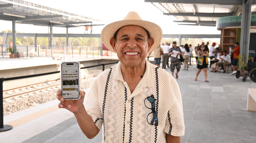 Man displaying image on cellphone