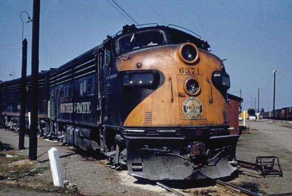 Southern Pacific could never stick with one paint scheme