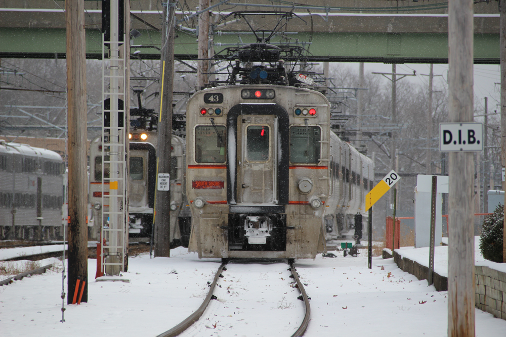 Electric multiple unit trainset going away from photographer