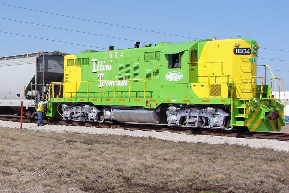 Green-and-yellow modern locomotive painted like historic Illinois Terminal locomotives
