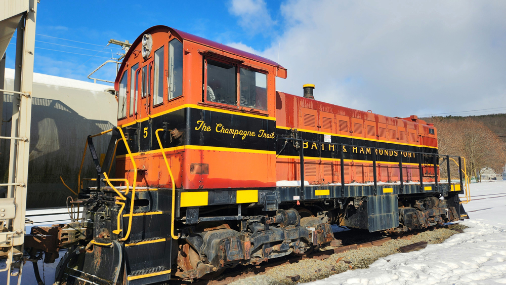 Orange end-cab switcher with black stripe