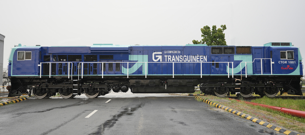 Double-ended diesel locomotive in blue and turquoise paint scheme