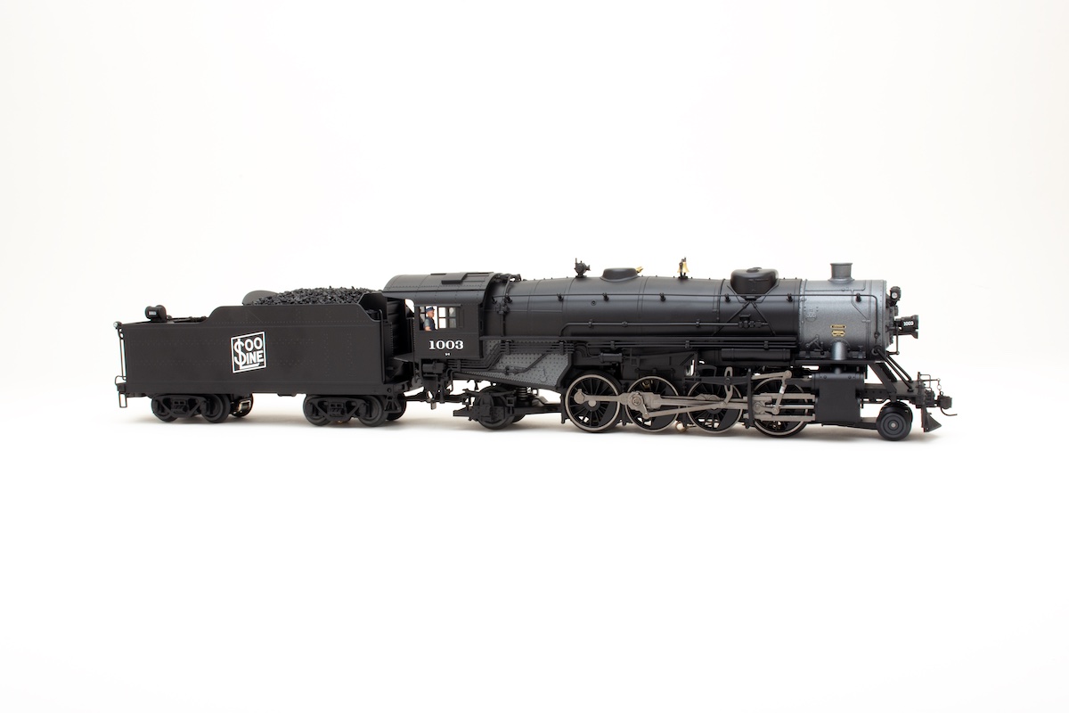Profile of O scale steam locomotive