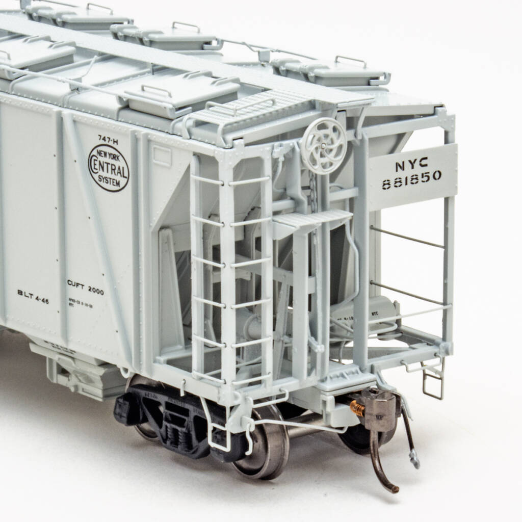 Color photo showing B end of HO scale two-bay covered hopper painted gray with black graphics on white background