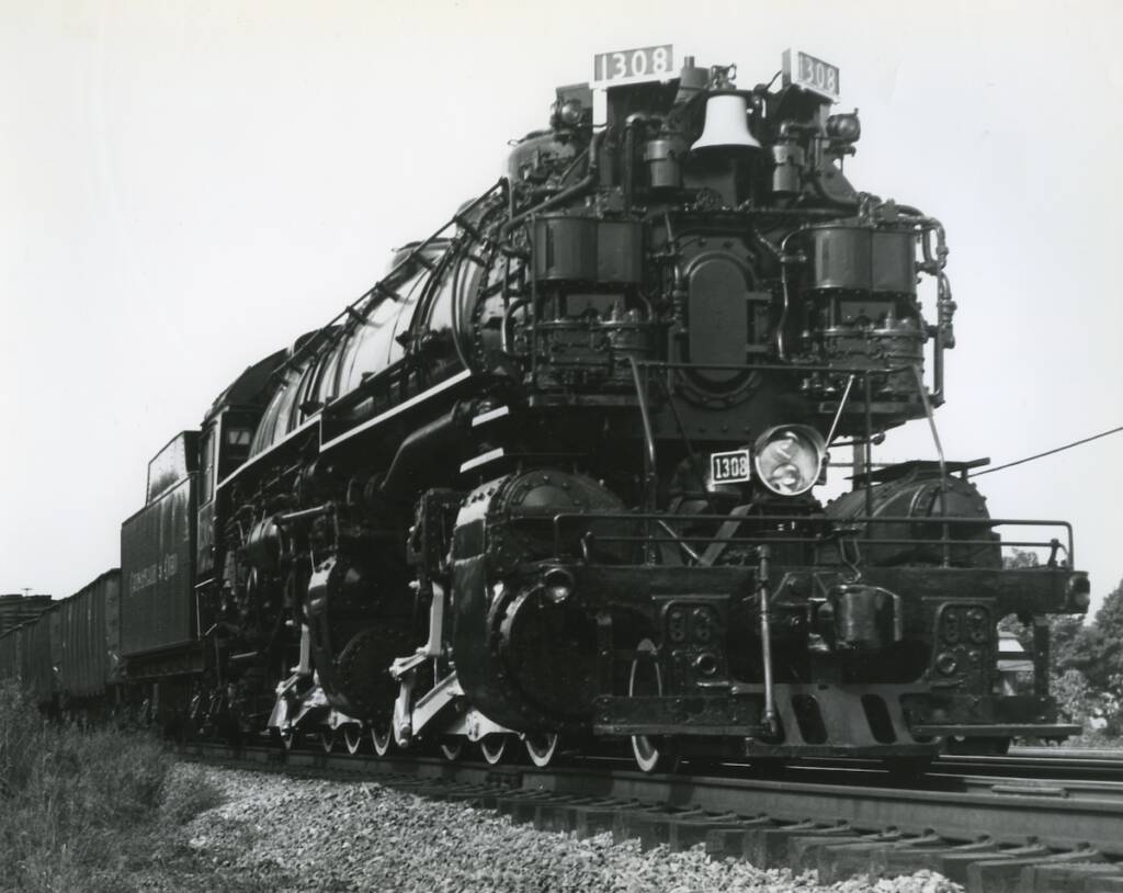 Black and while photo of Mallet-type steam locomotive