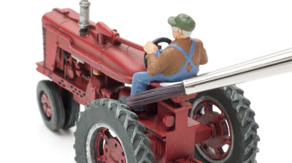 Five model railroad painting hacks