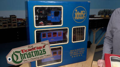 The Five Days Around Christmas | Day 1 – Cleaning you trains