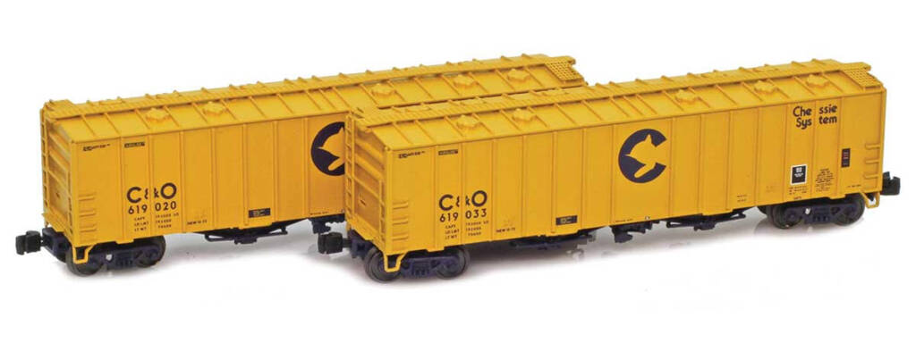 Color photo showing two Z scale GATX 4180 Airslide covered hoppers painted yellow and dark blue with dark blue graphics. 