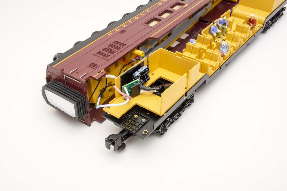 Components inside a O scale car