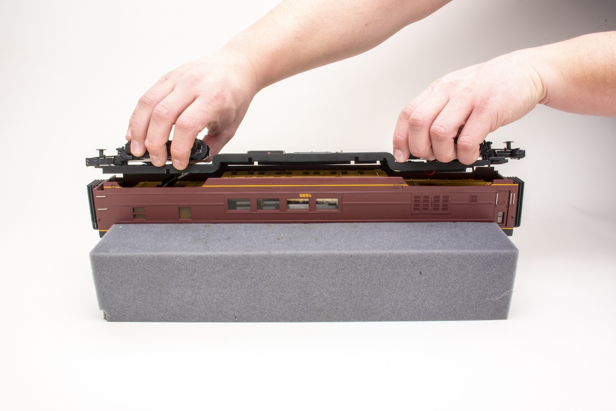 Removing frame from O-scale car body