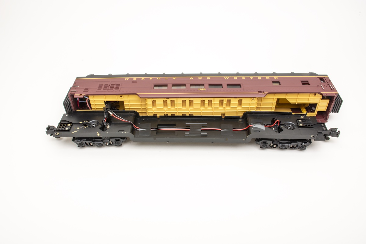 O scale car body off of frame