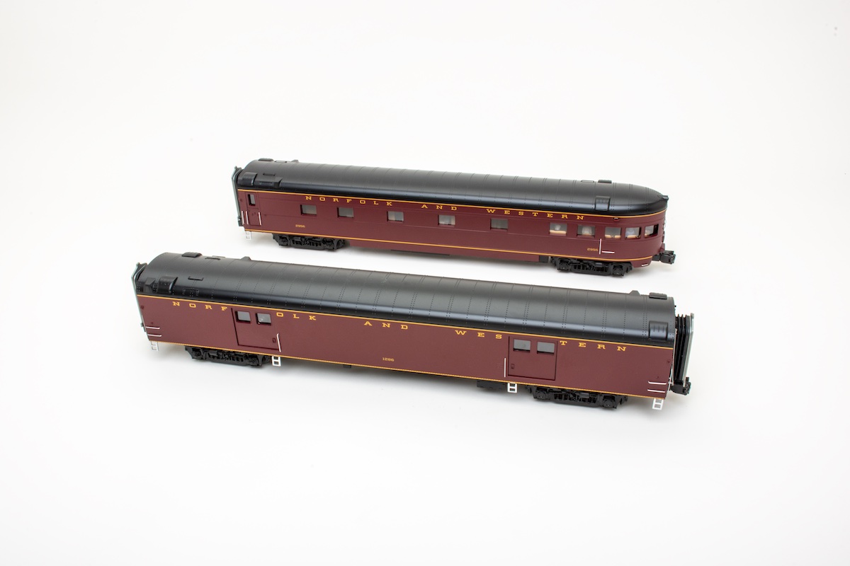 O-scale baggage and observation cars